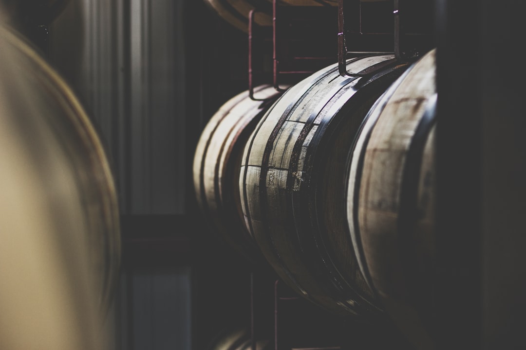 bourbon whiskey barrel aging kentucky distillery