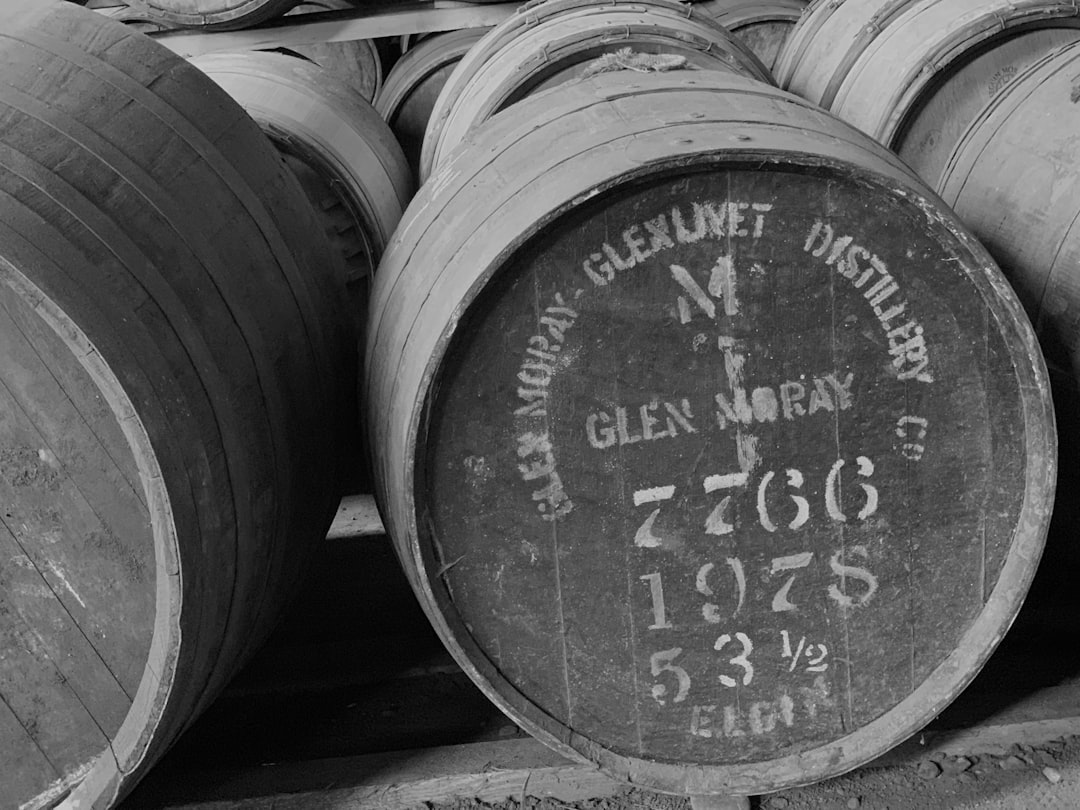 Scotland whisky distillery regions map, single malt whisky barrels aging