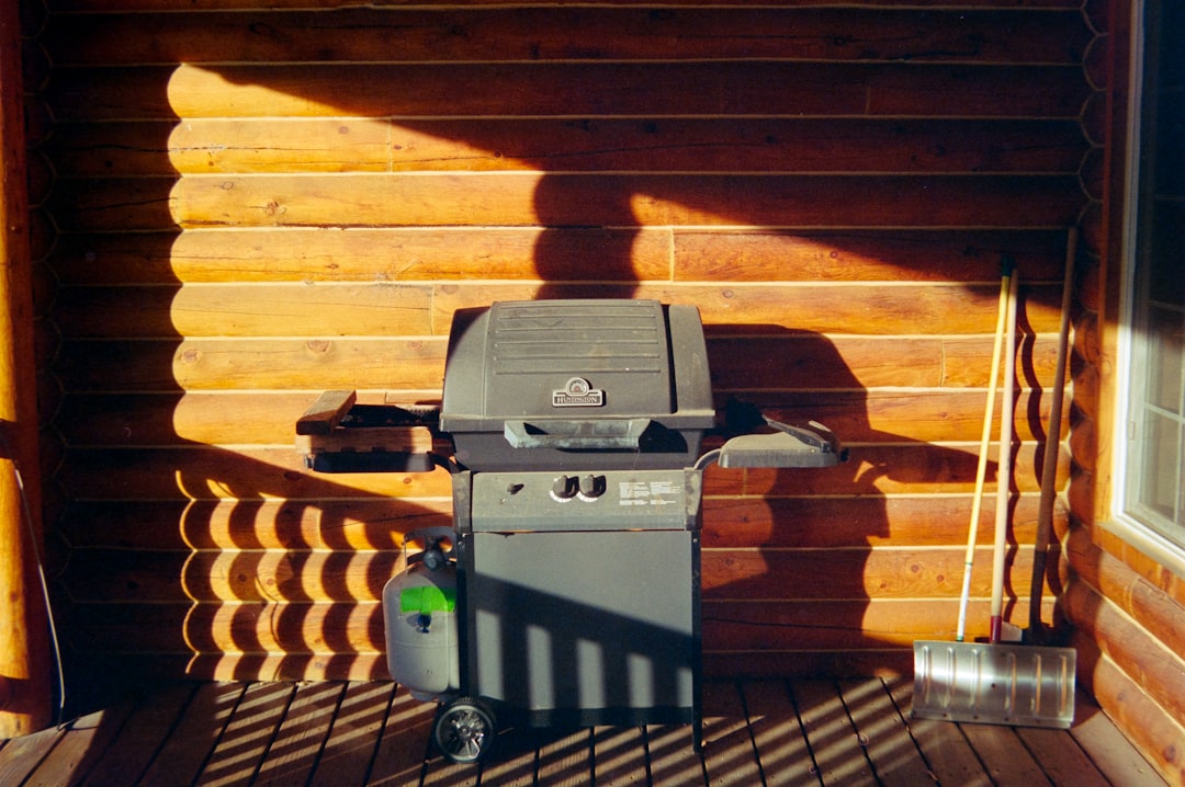 gas grill vs charcoal grill outdoor cooking comparison