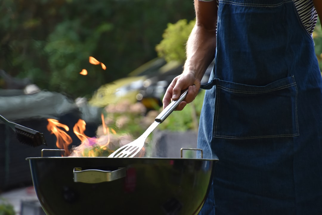 charcoal grill temperature control vent management backyard BBQ